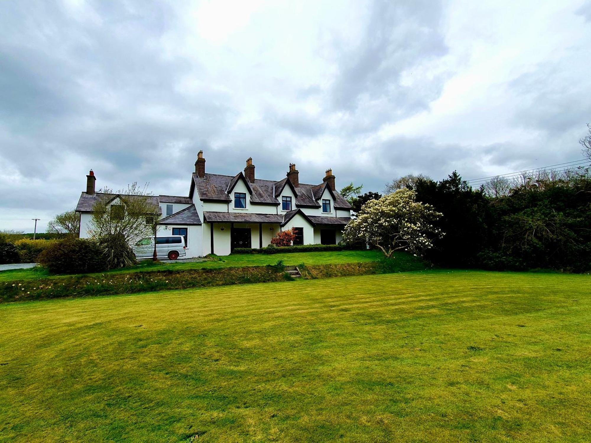 Bryansford Cottage エクステリア 写真