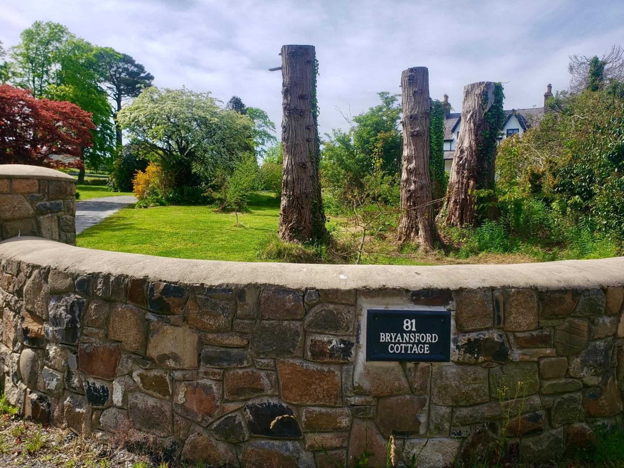 Bryansford Cottage エクステリア 写真